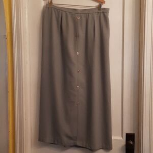 Fashion Bug long  green skirt Sz 18/20